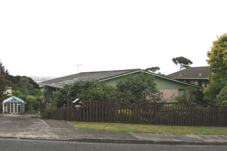 Photo of property in 5 Pluto Place, Beach Haven, Auckland, 0626