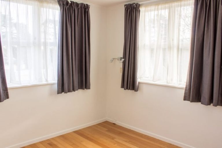 Photo of property in 176 Beach Haven Road, Beach Haven, Auckland, 0626