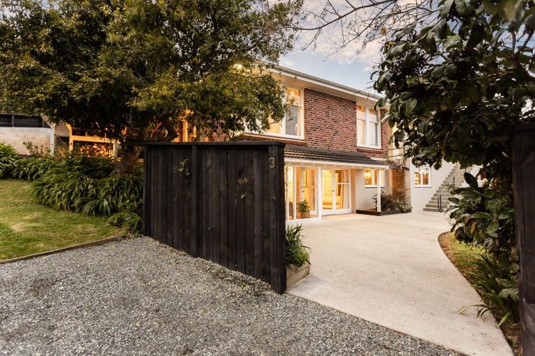 Photo of property in 3 Rosehill Road, Macandrew Bay, Dunedin, 9077