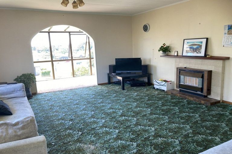 Photo of property in 75 Mould Street, Waitara, 4320