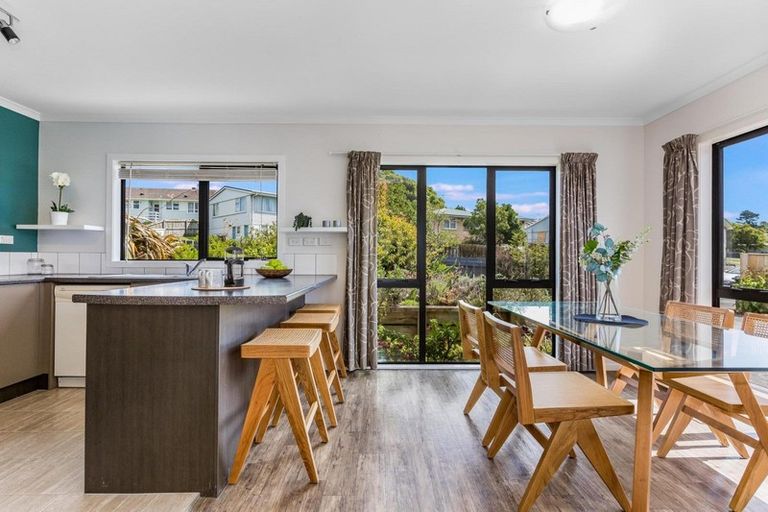 Photo of property in 9 Beauzami Crescent, Ascot Park, Porirua, 5024