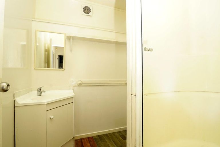 Photo of property in 1/2 Karapiti Place, Glen Eden, Auckland, 0602