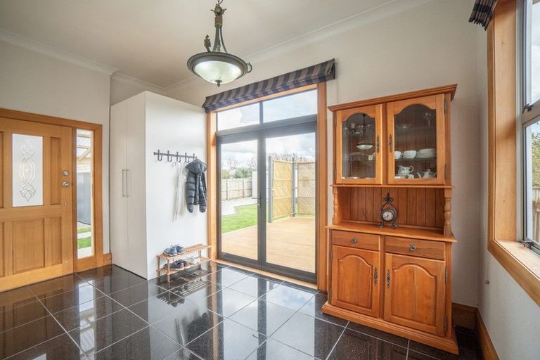 Photo of property in 18 Kingswood Street, Takaro, Palmerston North, 4412