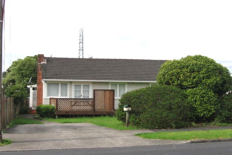 Photo of property in 15 Flanshaw Road, Te Atatu South, Auckland, 0610