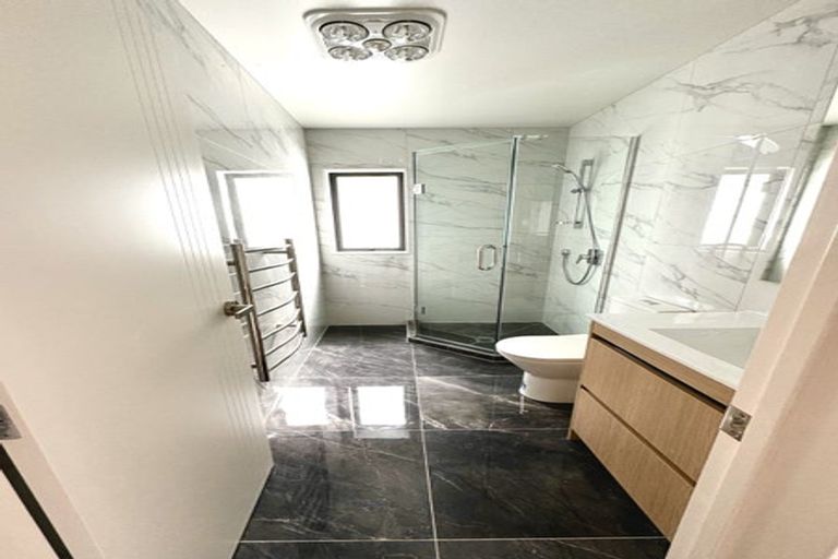 Photo of property in 6c Blenheim Street, Glenfield, Auckland, 0629