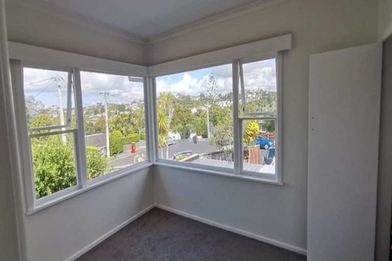 Photo of property in 2/15 Merton Avenue, Glenfield, Auckland, 0627