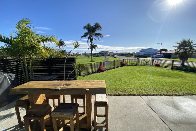 Photo of property in 10 Hoihere Drive, One Tree Point, 0118