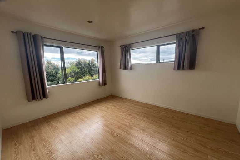 Photo of property in 2/5 Kilham Avenue, Northcote, Auckland, 0627