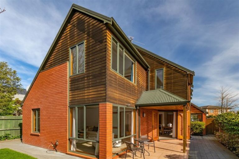 Photo of property in 31 Totara Street, Fendalton, Christchurch, 8041