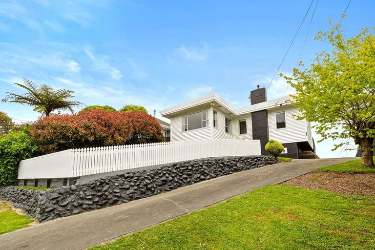Photo of property in 26 Raroa Terrace, Tawa, Wellington, 5028