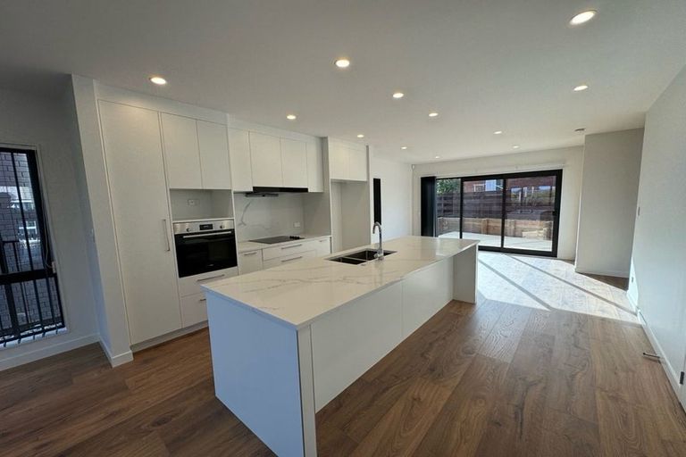 Photo of property in 40c Knightsbridge Drive, Forrest Hill, Auckland, 0620