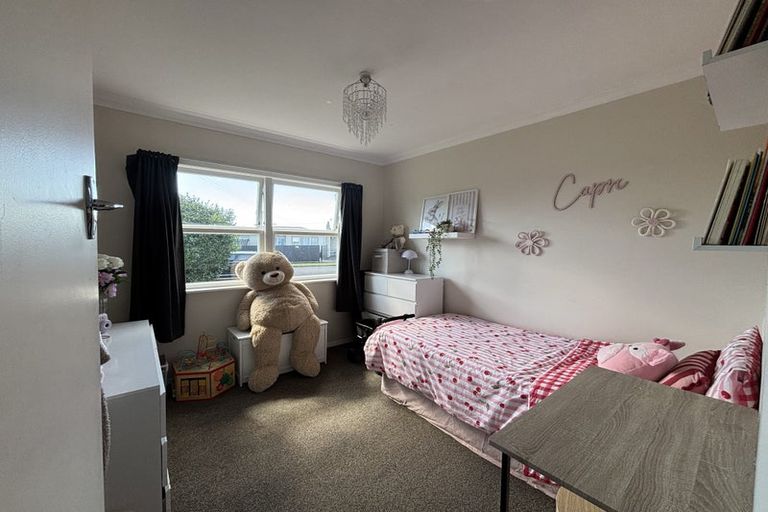 Photo of property in 2 Selwyn Street, Levin, 5510