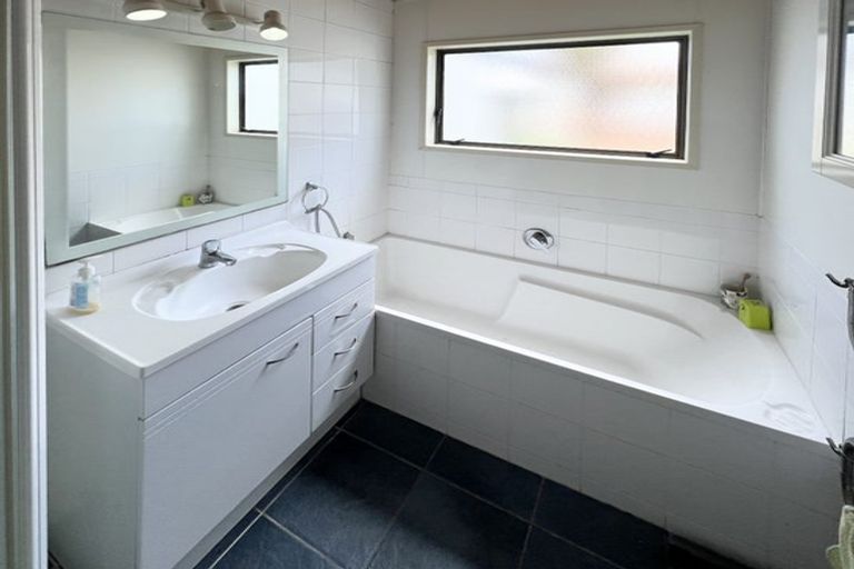 Photo of property in 54 Kennedy Avenue, Forrest Hill, Auckland, 0620