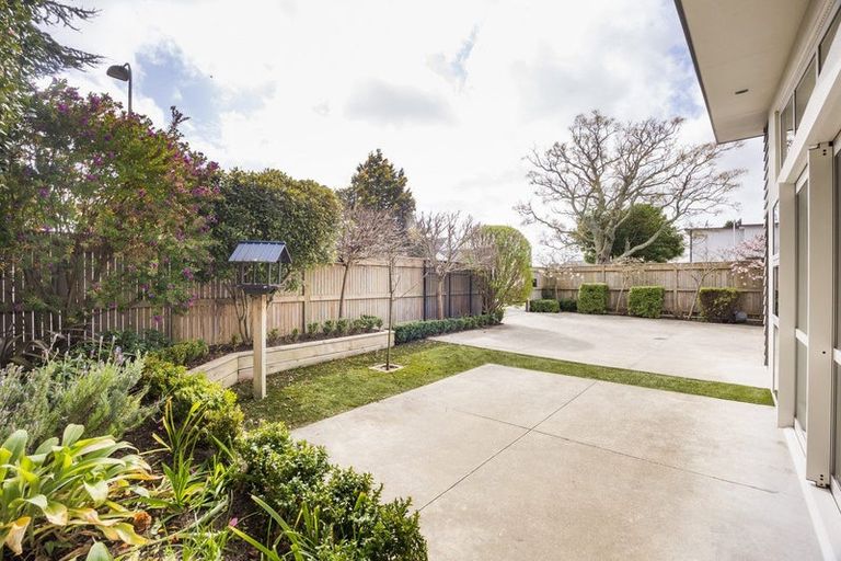 Photo of property in 16 Hardie Street, Hokowhitu, Palmerston North, 4410