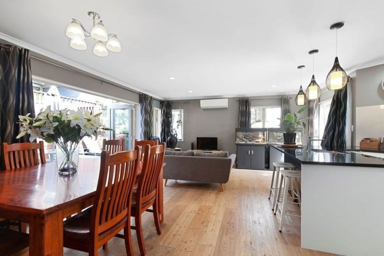 Photo of property in 20 Kate Sheppard Avenue, Torbay, Auckland, 0630