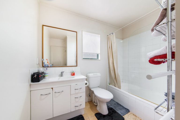 Photo of property in 66b Dundale Avenue, Blockhouse Bay, Auckland, 0600