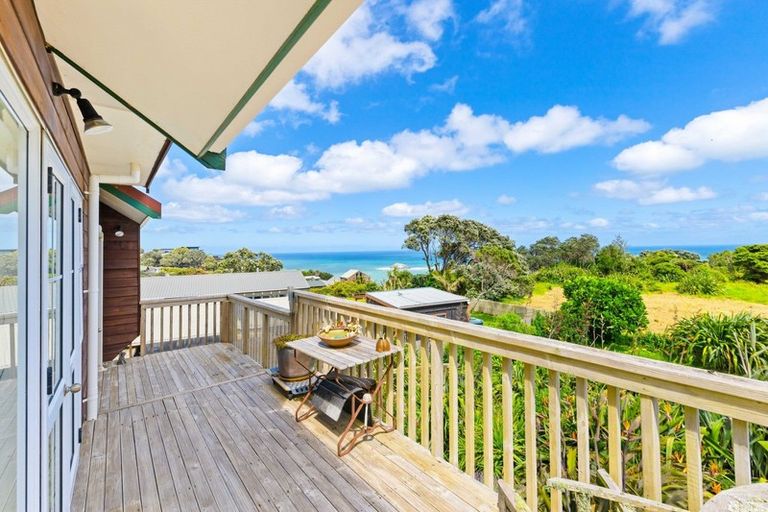Photo of property in 12 Edwin Mitchelson Road, Muriwai, Waimauku, 0881
