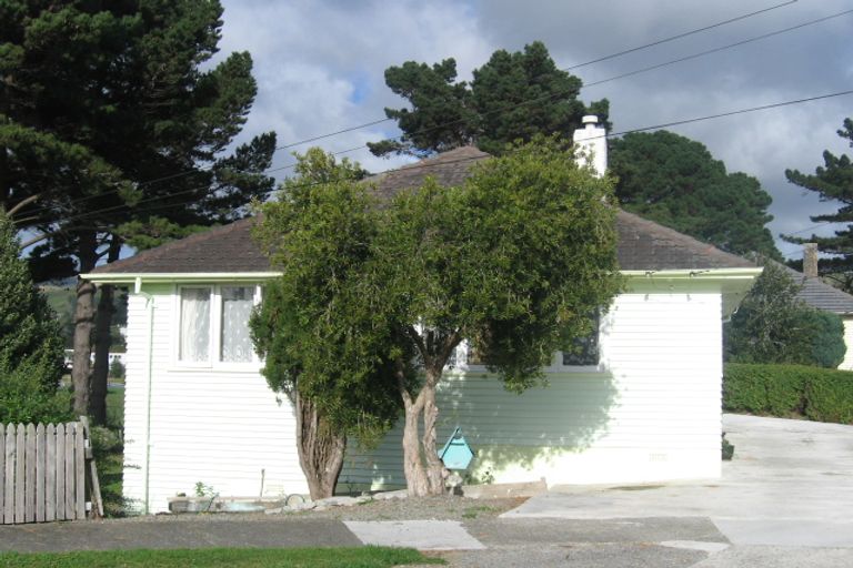 Photo of property in 37 Dorset Grove, Cannons Creek, Porirua, 5024
