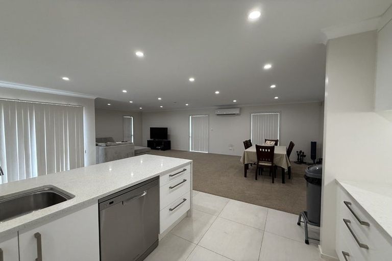 Photo of property in 35 Riverglade Parkway, Te Atatu South, Auckland, 0610