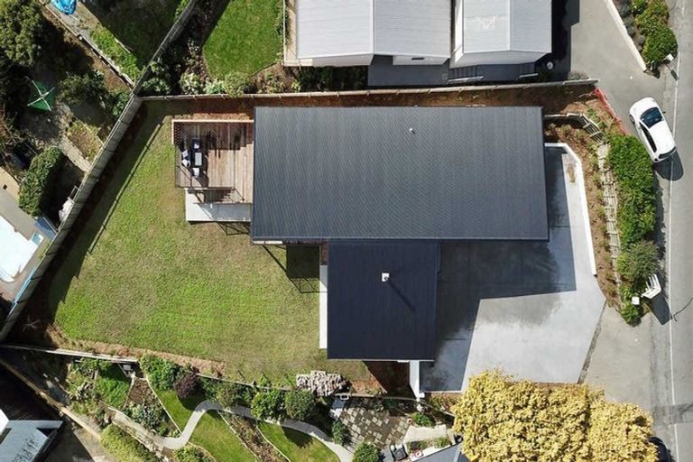 Photo of property in 27 Cannon Hill Crescent, Mount Pleasant, Christchurch, 8081