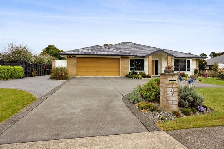 Photo of property in 9 Links Drive, Waiwhakaiho, New Plymouth, 4312