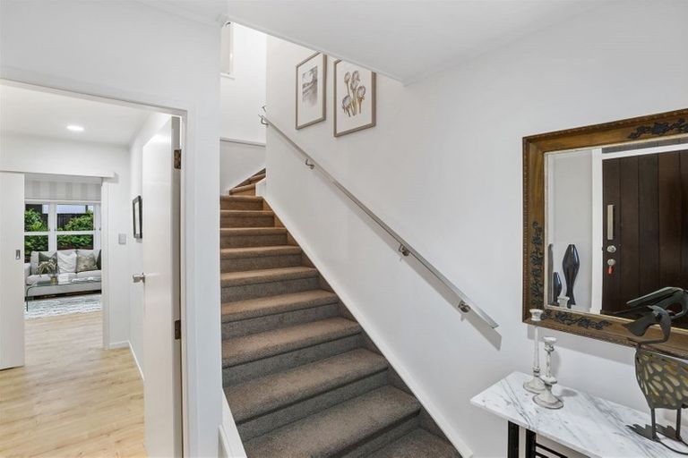 Photo of property in 2/14 Frieston Road, Milford, Auckland, 0620