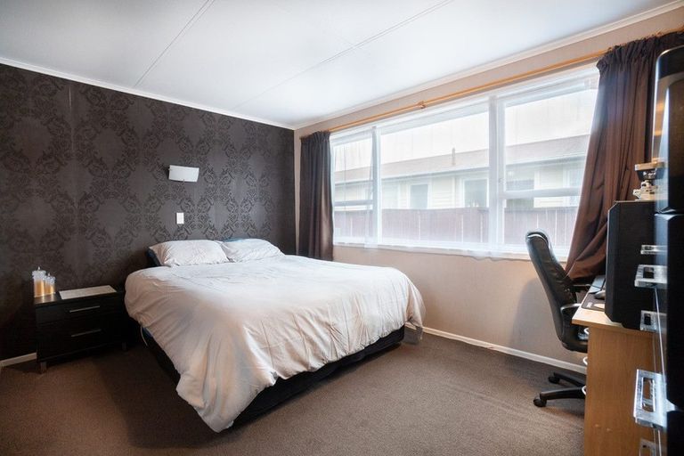 Photo of property in 32 Rhodes Drive, Kelvin Grove, Palmerston North, 4414