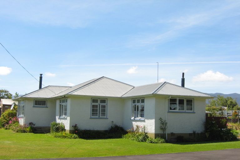 Photo of property in 25 Menzies Street, Westport, 7825