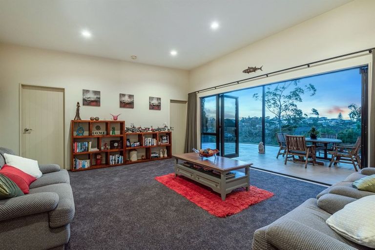 Photo of property in 1 Kahikatea Close, Campbells Bay, Auckland, 0630