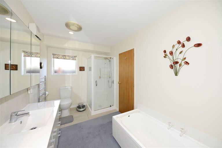 Photo of property in 4 Oakview Lane, Cashmere, Christchurch, 8022