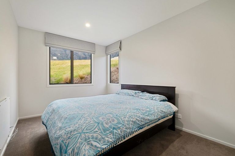 Photo of property in 16 Kinross Lane, Jacks Point, Queenstown, 9371