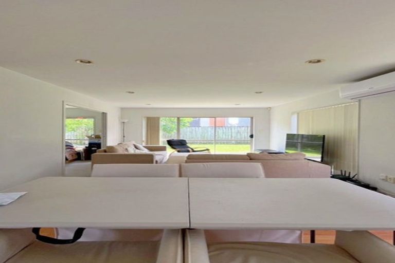 Photo of property in 15 Merlot Way, Te Atatu South, Auckland, 0610