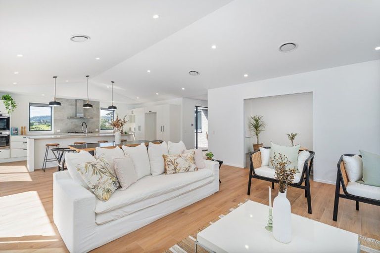 Photo of property in 18 Awatea Drive, Whitianga, 3510