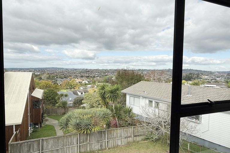 Photo of property in 9 Cambric Place, Botany Downs, Auckland, 2010