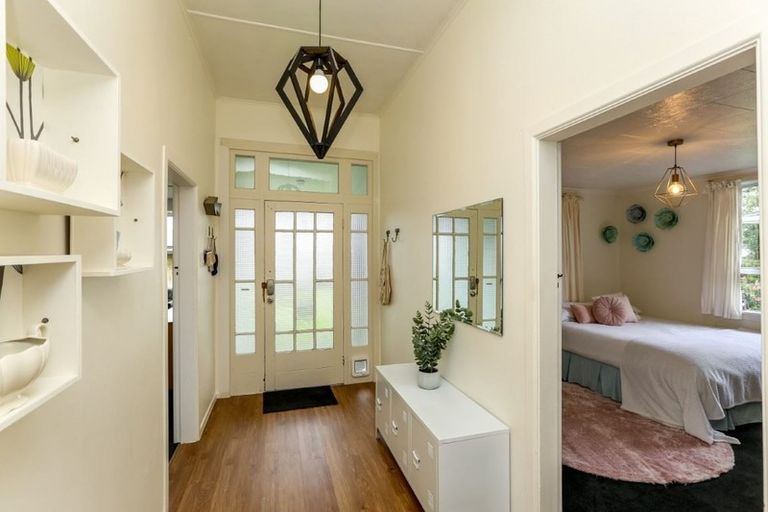 Photo of property in 525 Mangorei Road, Highlands Park, New Plymouth, 4312