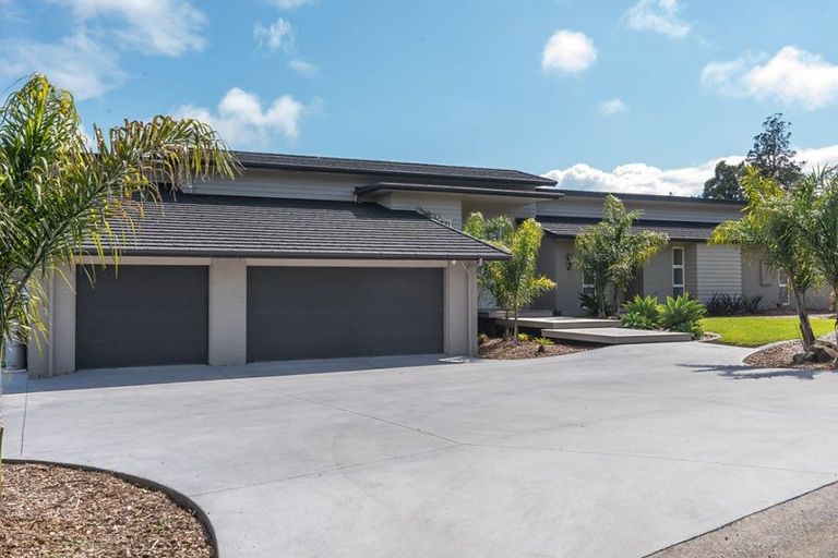 Photo of property in 497 Whitford Road, Whitford, Howick, 2571