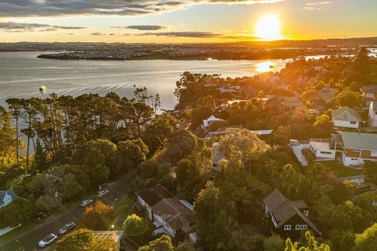 Photo of property in 27 Rosecamp Road, Beach Haven, Auckland, 0626