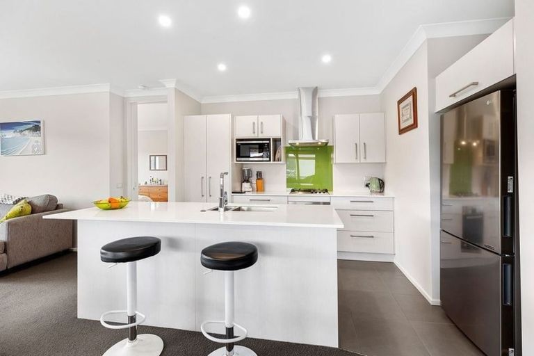 Photo of property in 20 Mervyn Kemp Drive, Tawa, Wellington, 5028