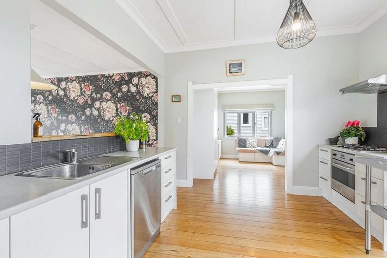 Photo of property in 41 Hanlon Crescent, Narrow Neck, Auckland, 0624