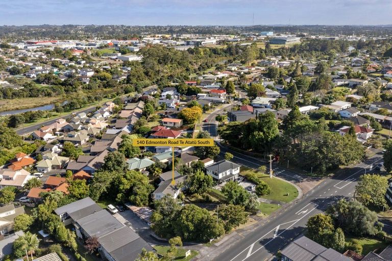 Photo of property in 140 Edmonton Road, Te Atatu South, Auckland, 0610