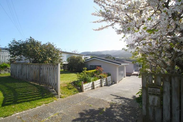 Photo of property in 31 Coates Street, Tawa, Wellington, 5028