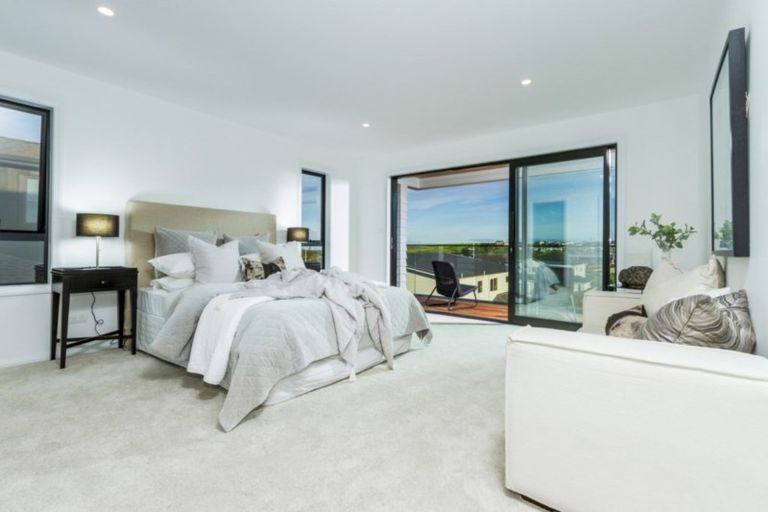 Photo of property in 19 Tawatawa Street, Long Bay, Auckland, 0630