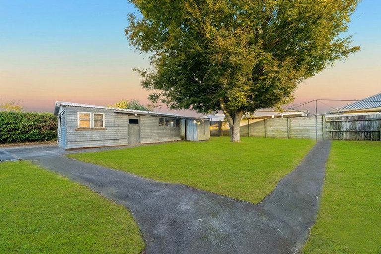 Photo of property in 8 Pukeroa Place, Papakura, 2110