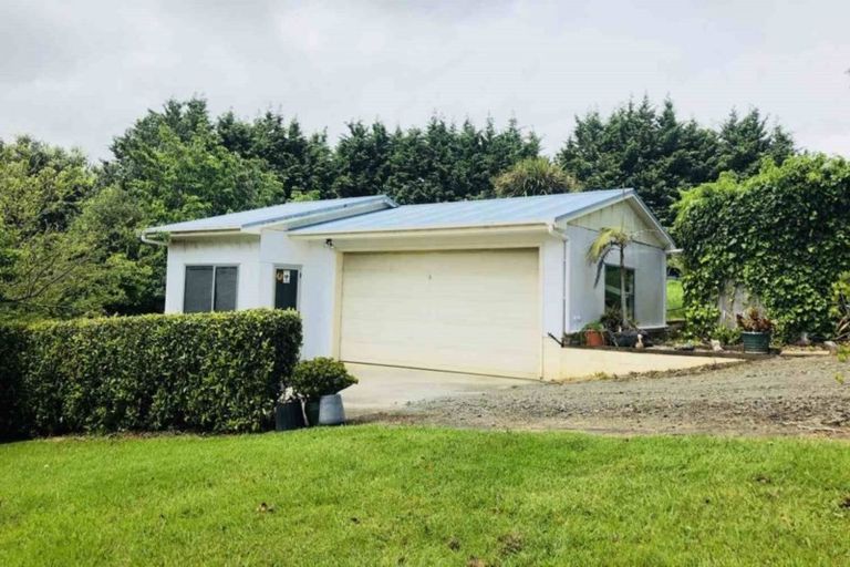 Photo of property in 3008 Kaipara Coast Highway, Glorit, Warkworth, 0984