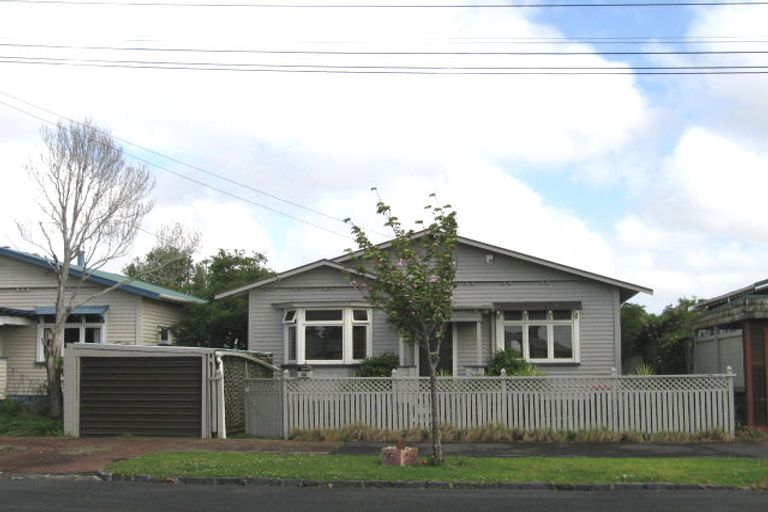 Photo of property in 32 Formby Avenue, Point Chevalier, Auckland, 1022