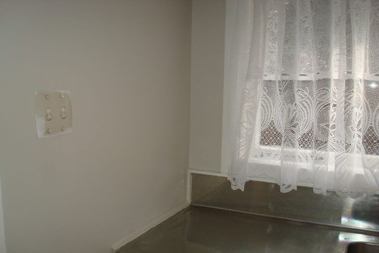 Photo of property in 43 Blease Street, New Lynn, Auckland, 0600