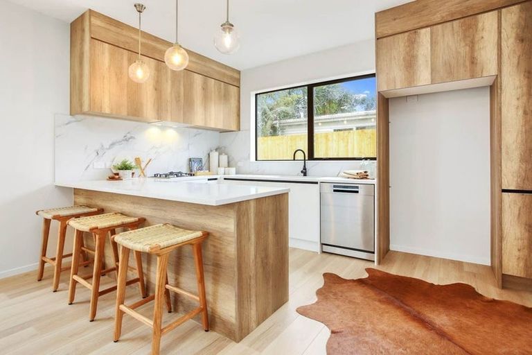 Photo of property in 27c Taipari Road, Te Atatu Peninsula, Auckland, 0610