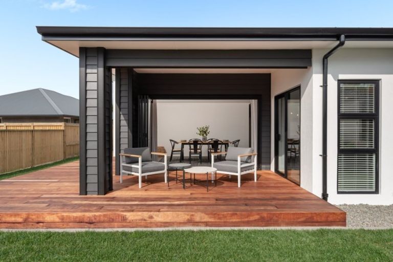 Photo of property in 5 Washingtonia Way, Omokoroa, 3114