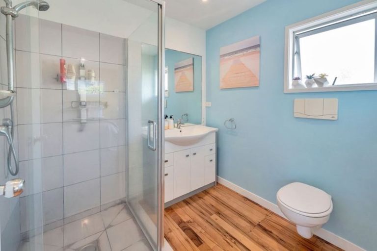 Photo of property in 7 Rossmore Terrace, Murrays Bay, Auckland, 0630