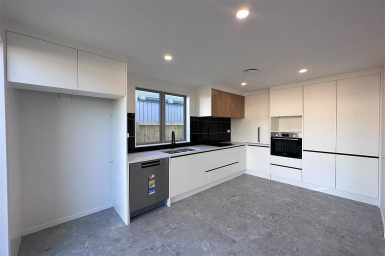 Photo of property in 16 Clayden Shuttleworth Street, Papakura, 2110